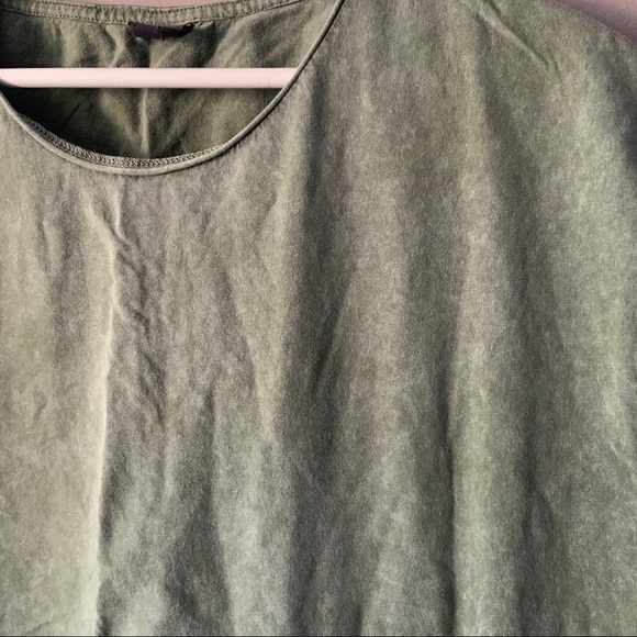 Men’s Sleeveless Tee - Picture 2 of 5